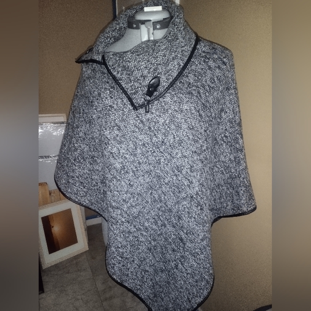 Poncho with leather trim